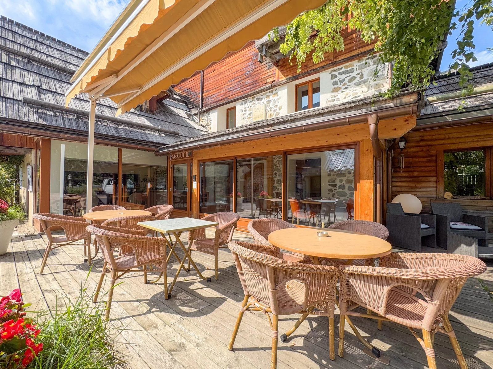 Chalets Vue Montagne et Piscine — Névache, Vallée de la Clarée (05) — Névache