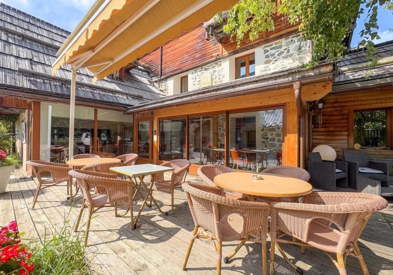 Chalets Vue Montagne et Piscine — Névache, Vallée de la Clarée (05) — Névache