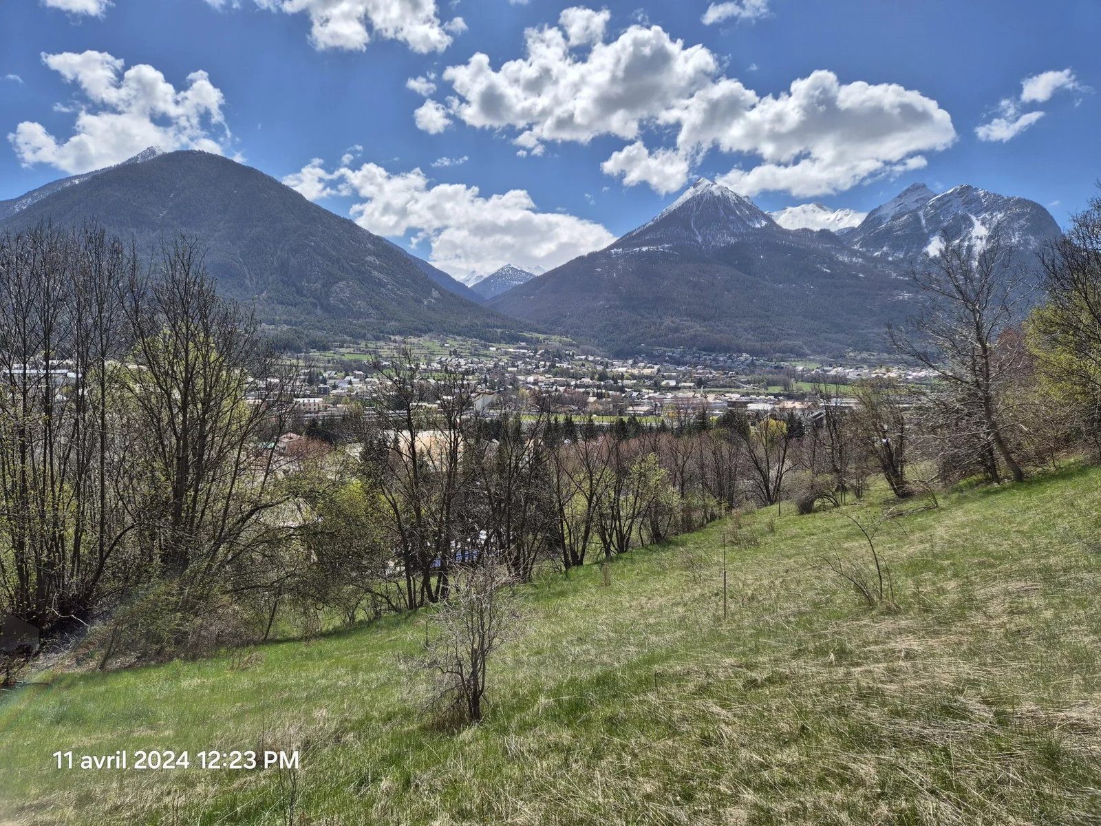 Terrain Constructible proche Centre Ville calme nature — Briançon