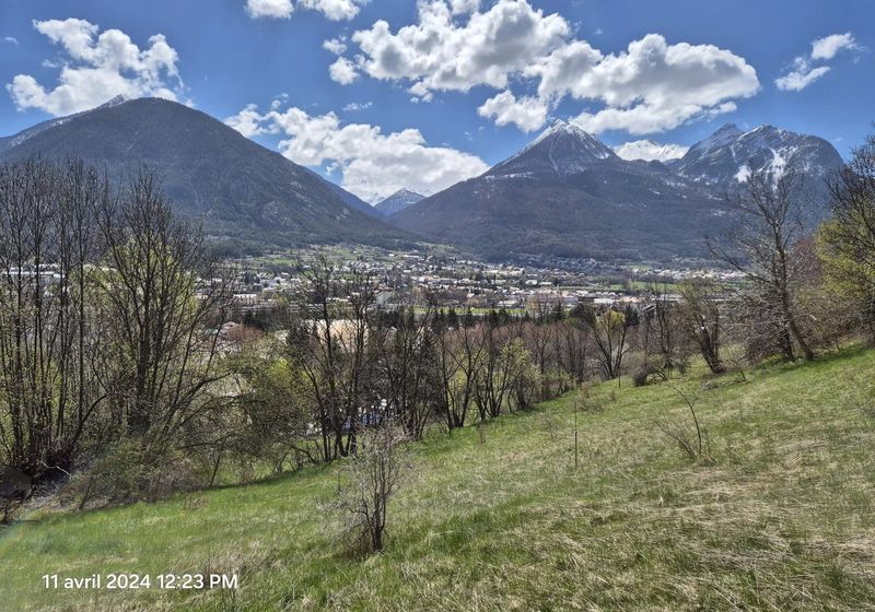 Terrain Constructible proche Centre Ville calme nature — Briançon